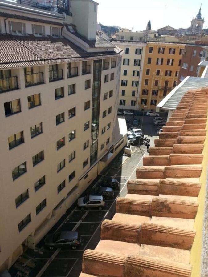 Priscilla & Parking At St Peter Basilica +free Calls To Usa, Canada, China * Rom