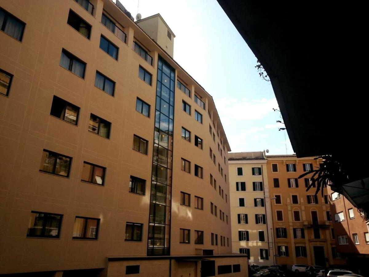 Priscilla & Parking At St Peter Basilica +free Calls To Usa, Canada, China