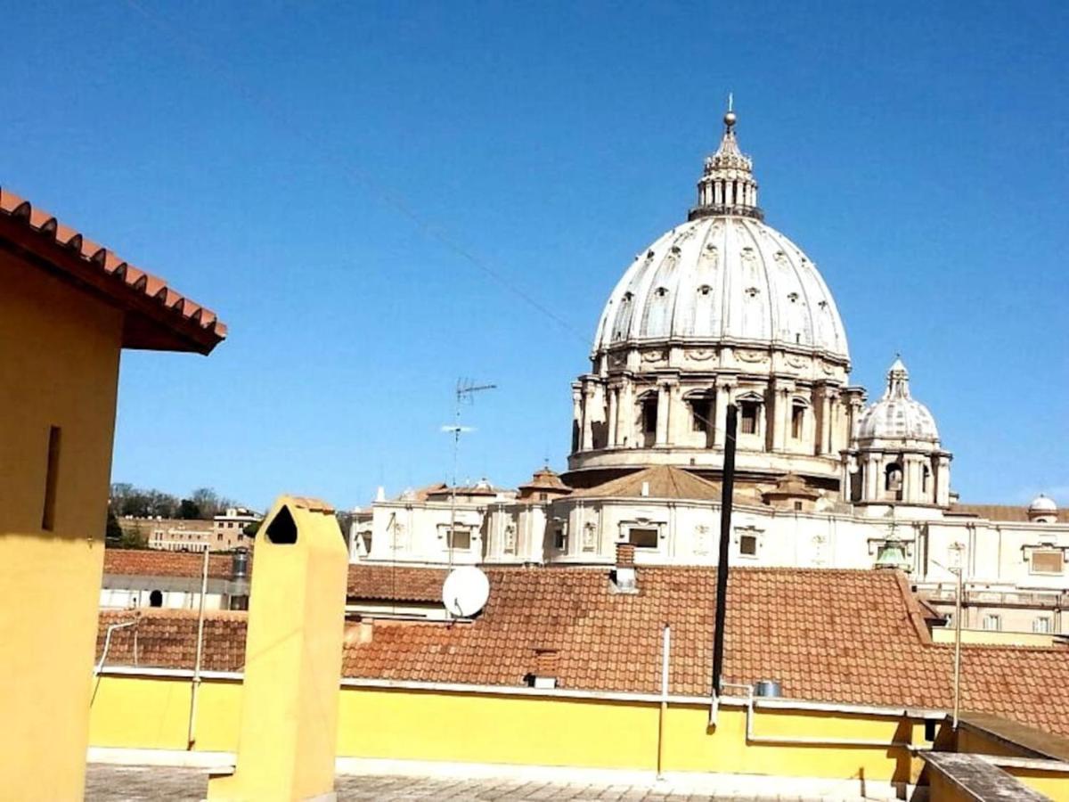 Priscilla & Parking At St Peter Basilica +free Calls To Usa, Canada, China * Rom