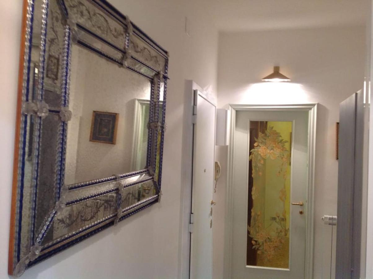 Priscilla & Parking At St Peter Basilica +free Calls To Usa, Canada, China Apartment *